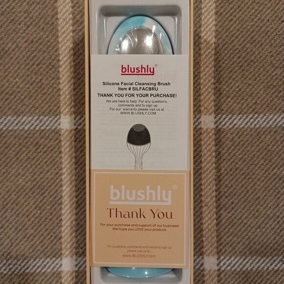 'blushly' Silicone Facial Cleansing Brush (Item #SILFACBRU) - Picture 4 of 5